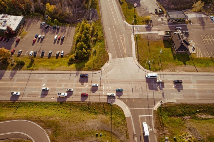 美国研发控制模型让自动驾驶汽车协同驾驶 可减少交通堵塞和事故