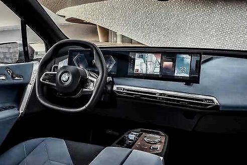 宝马全新SUV首发，挑战特斯拉绰绰有余？