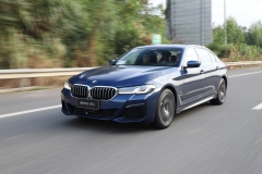 宝马5系：到底是我太强了，还是对手都太XX了？