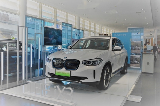 创新纯电动BMW iX3