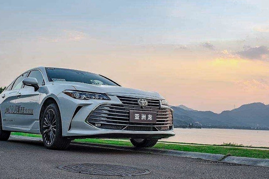 丰田又一款车型成功了，标配10气囊，省油又好开