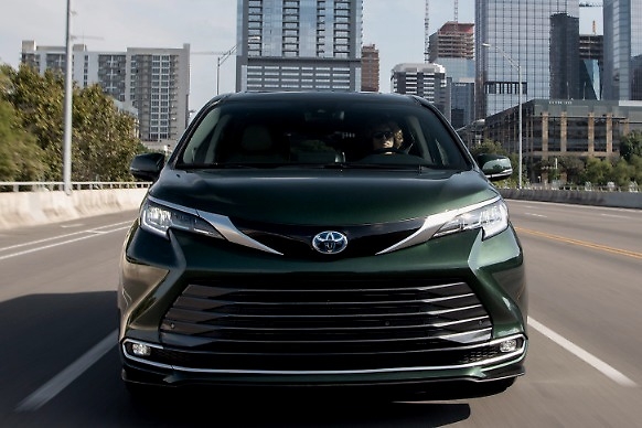 奥德赛没得玩了，丰田塞纳明年入华，车长5169MM配2.5L混动