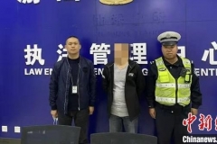 四川绵阳：汽车违停被处罚 发朋友圈辱骂交警被行政拘留5日