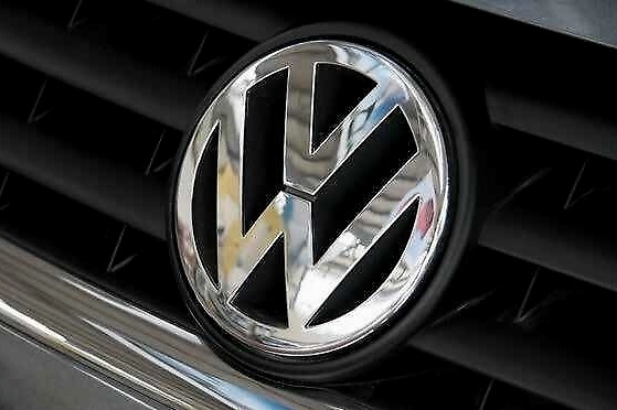 砸车“创收”，曝上汽大众4S店惊人操作，技师称每辆车都要砸