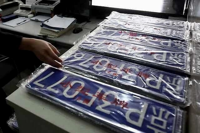 用错直接扣12分！开新车出远门要留意：临时车牌有学问