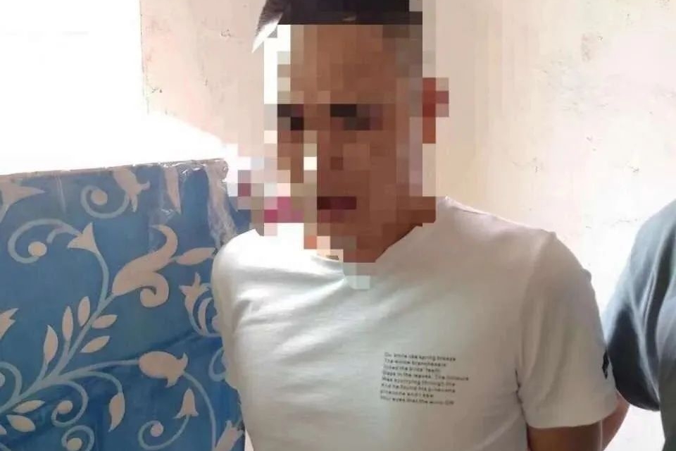 “我想打个银手镯”！男子狂撬了40辆奔驰车标，真相扎心了