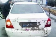 遮挡车牌雷人案例，交警看完哭笑不得：侮辱谁的智商呢？