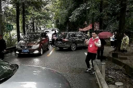 都要返程了，怎么高速还在堵？这根本不是人多车多惹的祸！