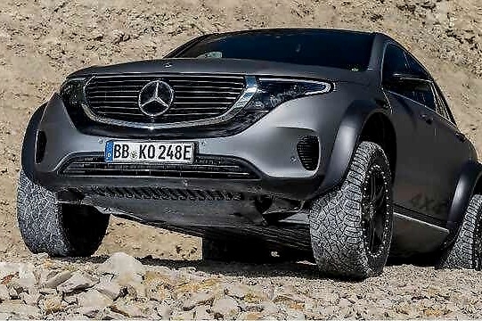 苹果12变小了，可奔驰和丰田俩新车：一个大脚，一个大嘴