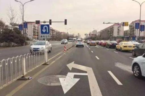 走左侧车道，没有掉头标志也可以掉头？交警：这些情况都合法