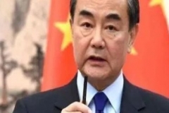 中美关系骤然紧张，关键时刻，王毅与俄外长通了个电话，美方听好了