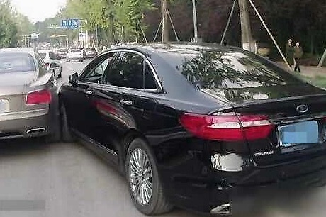 让我来给你们科普前车强行加塞，后车故意撞上去该谁负责