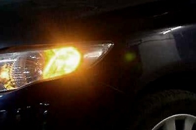 不规范转向灯的日子结束了 现在起不符合新规 扣1分罚300元