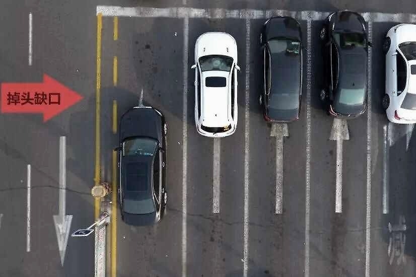 扣3分罚款100！这种路口红灯可掉头，绿灯禁止掉头