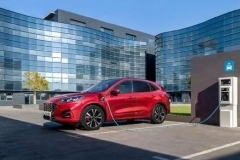 小伙开公司车突然路怒，驾保时捷狂怼沃尔沃，结果亮了|小视频