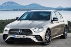 奔驰发布全新E级 该买它还是宝马5系？