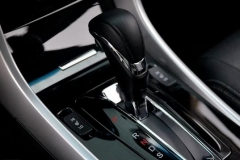 行驶中突然挂P挡，红绿灯挂P挡被追尾！变速箱会报废吗？