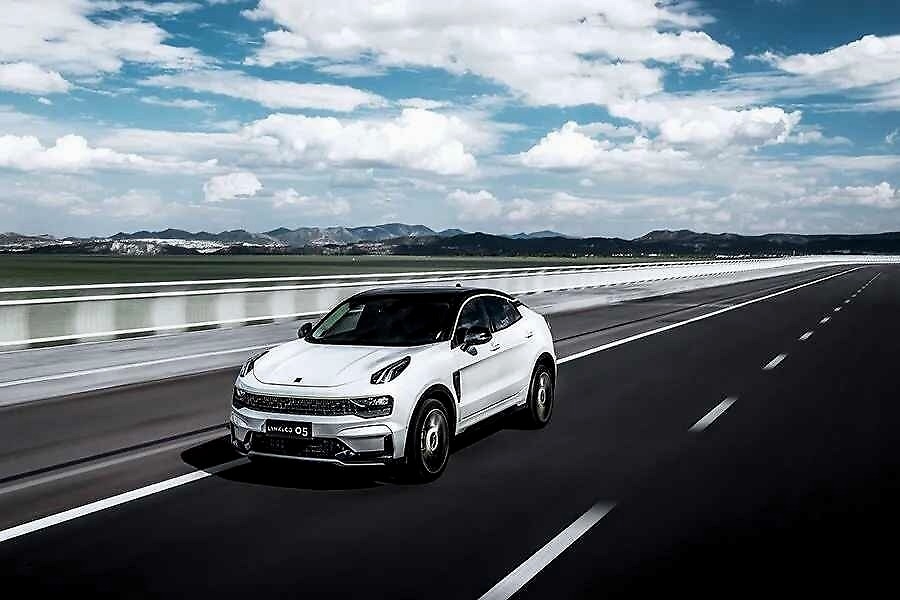 2.0T+8AT，6.7秒破百，花20万买一台轿跑SUV值吗？试驾领克05