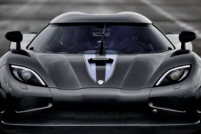 一脚油门“轰爆”3000万元跑车，这维修费都够买台新车了！