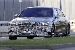 曝2021款奔驰迈巴赫S级路试谍照 预计年内正式发布