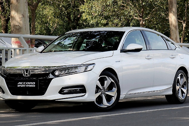 巨人弯腰，雅阁降价，凯美瑞天籁彻底没机会了？