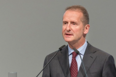 不顾前方酣战，大众集团内斗再起？