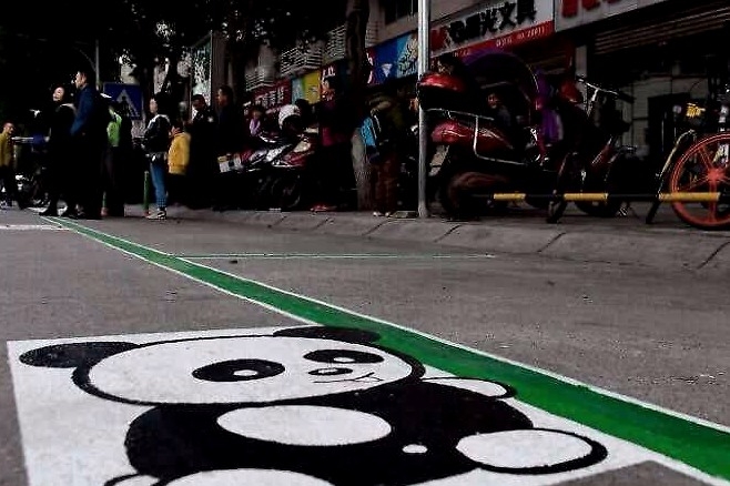 停车位里躺着国宝是啥意思？看到别乱停，已有不少车主被扣三分