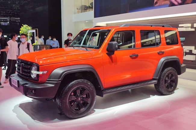 坦克300下个月就能买！外观酷似牧马人，配2.0T+8AT，还有三把锁