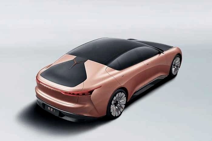 恒大首款新能源实车曝光，网友：这太帅了吧！