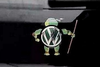 抠车标显高端，但这事违不违法？交警：这几种常见行为都违法！