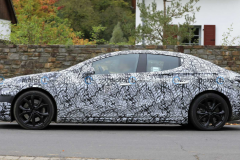 曝奔驰EQE路试谍照 或于2022年底亮相