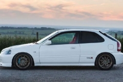 遇到有这几种特征的车千万不要挑衅，不然只会自讨没趣