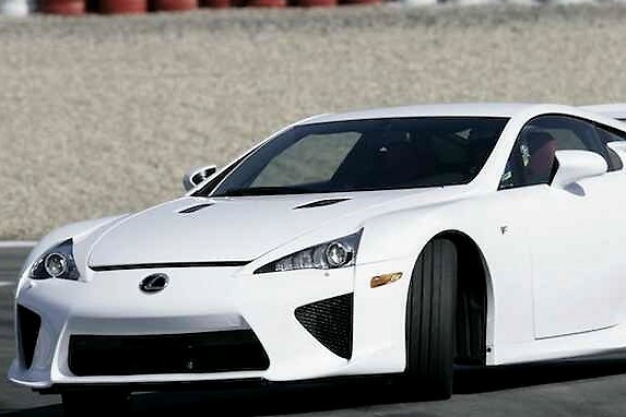 都说雷克萨斯不愁卖，这款车是例外，停产8年还有库存