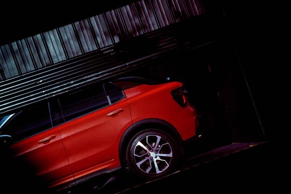 全新领克01上市17.98万起，卖的比欧洲便宜，全系配2.0T+爱信8AT