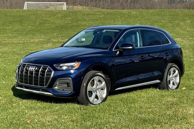 奥迪新款Q5实拍！配Q8同款方向盘，升级10.1英寸大屏更豪华