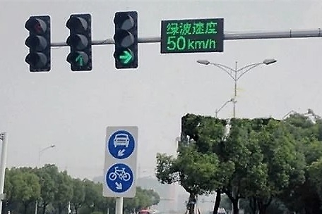 开车遇见一路绿灯是好运气？交警：我们设计的！