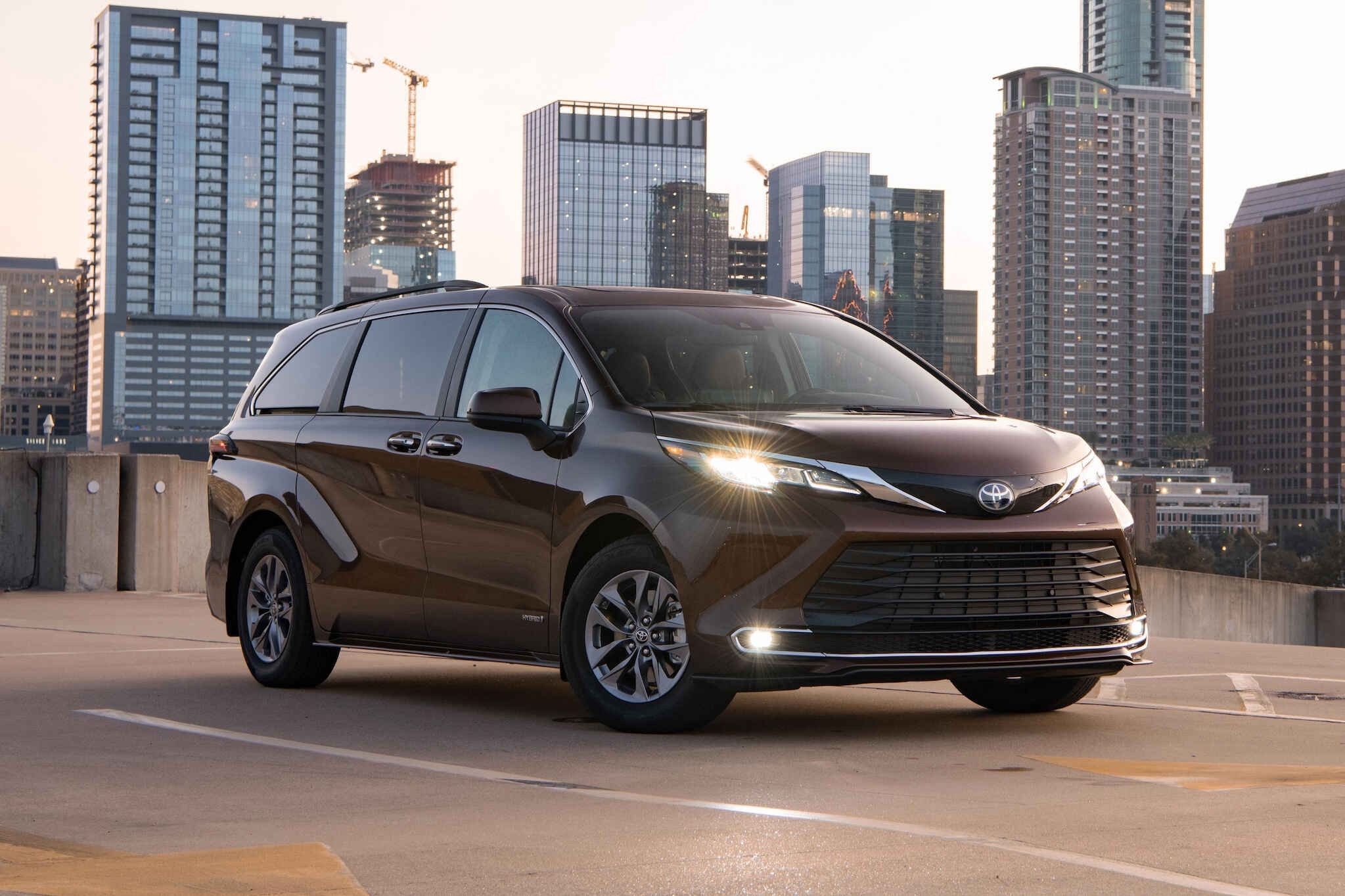 全新丰田Sienna实车图曝光，预计2022年进行国产