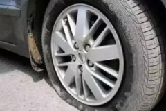 汽车爆胎不是突如其来的，这几种征兆意味着有爆胎的风险！