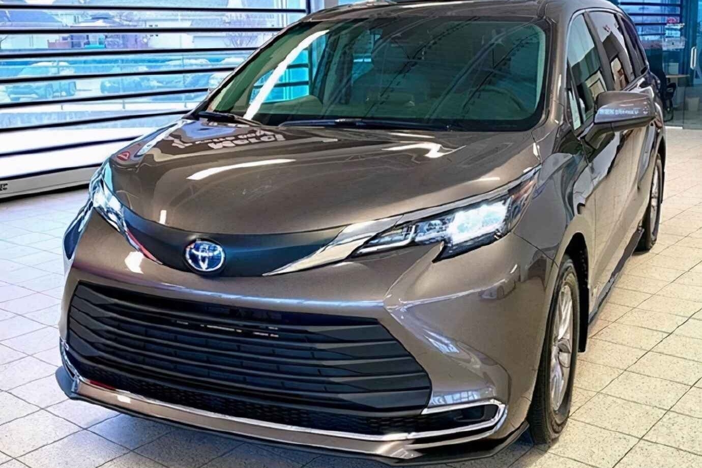 塞纳实车曝光！用户会为了它抛弃GL8吗？