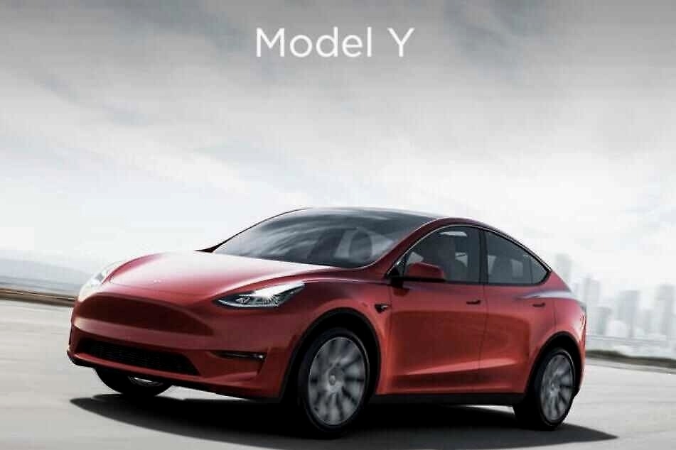 国产Model Y开售 比进口版狂降16万 又来“割韭菜”？