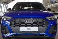 奥迪新款Q5到店实拍！5月即将开售，升级10.1英寸大屏，搭2.0T
