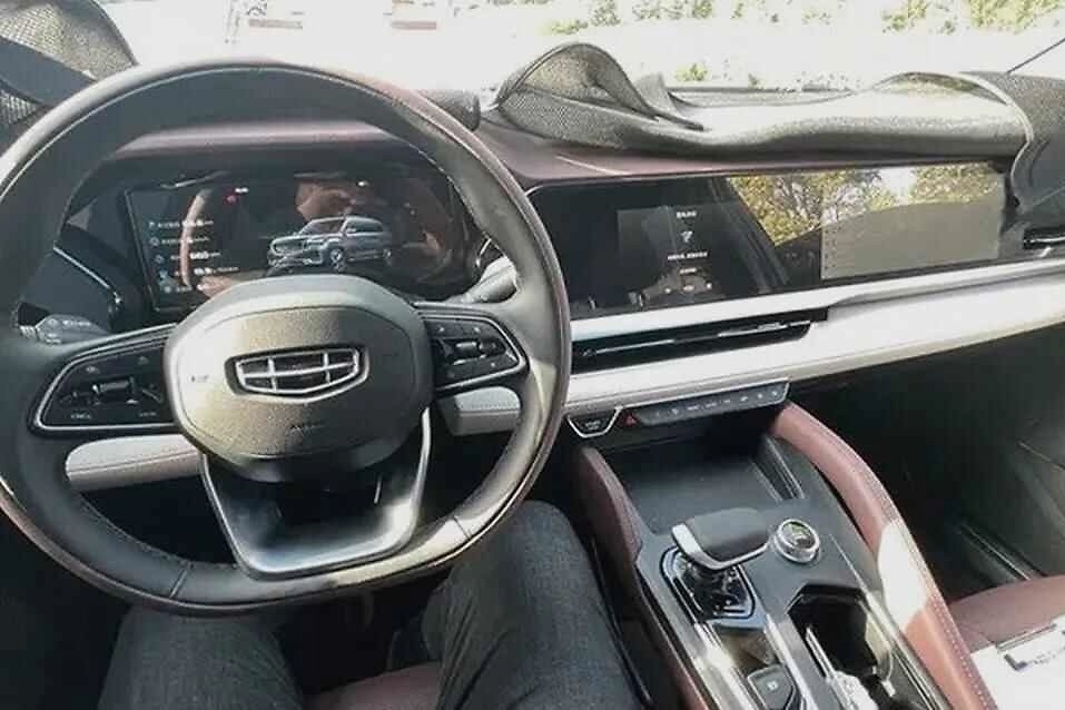 采用全新家族设计，吉利最新SUV曝光，配2.0T售价有惊喜？