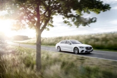 奔驰2020年在华销量同比增长11.7%