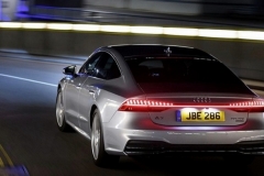 上汽奥迪首款车型来了！A7L公布，3.0T+四驱，看颜值稳了