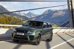 路虎揽胜运动版SVR竞速绿定制版上市 售价189.8万元 霸气十足