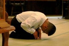 服务为王时代  跪着就能把车卖出去？