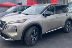 日产新奇骏实车现身！分体式大灯惹争议，还能保住现有地位吗？