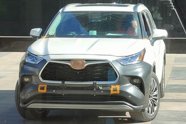 丰田全新汉兰达现身北京！造型硬朗+大七座，2.5L混动版9月上市