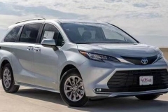 丰田全新塞纳实拍！内饰酷似亚洲龙，搭2.5L引擎+电动机+四驱