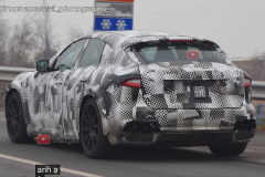 法拉利Purosangue SUV最新谍照 将推混动车版本/年内正式发布